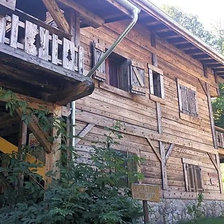 D'hotes De La Source Bed & Breakfast
