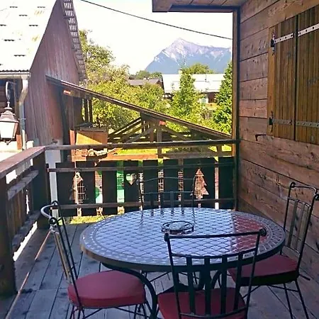 D'hotes De La Source Bed & Breakfast 3*