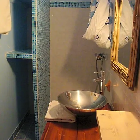 D'hotes De La Source Bed & Breakfast 3*