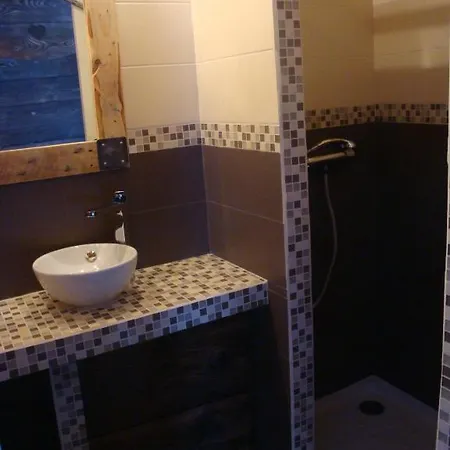 D'hotes De La Source Bed & Breakfast *