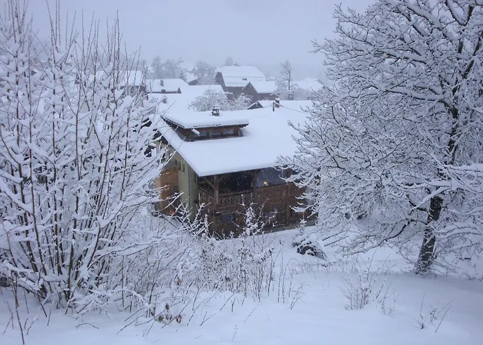 D'hotes De La Source Bed & Breakfast 3*