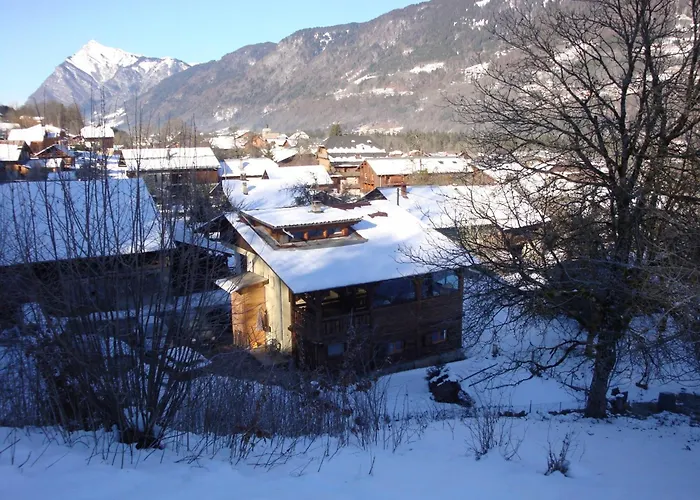 D'hotes De La Source 3*